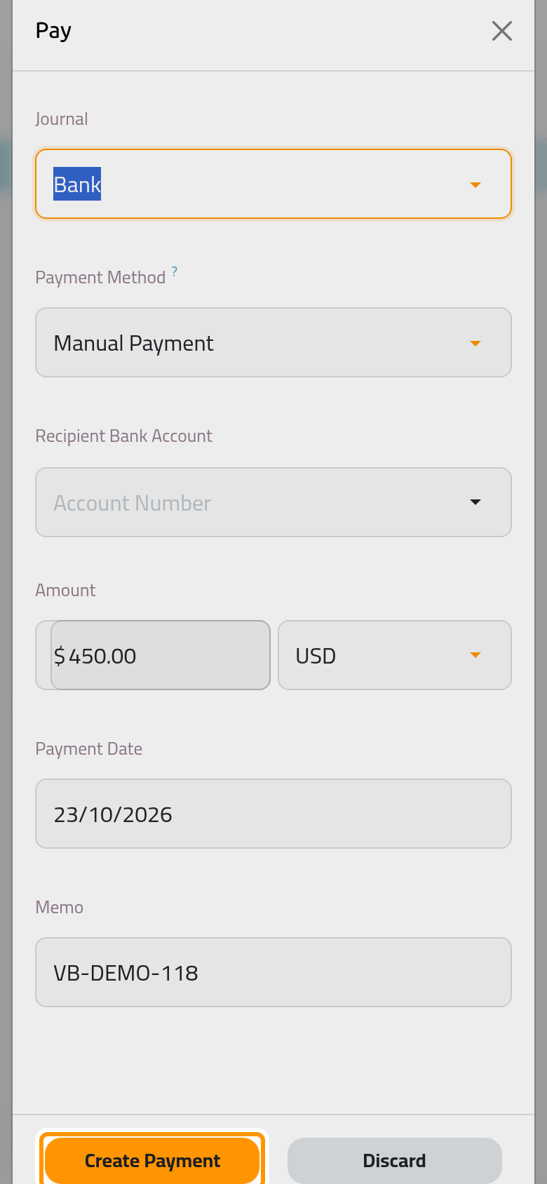 The payment proposes the bank journal, the full amount and today's date.