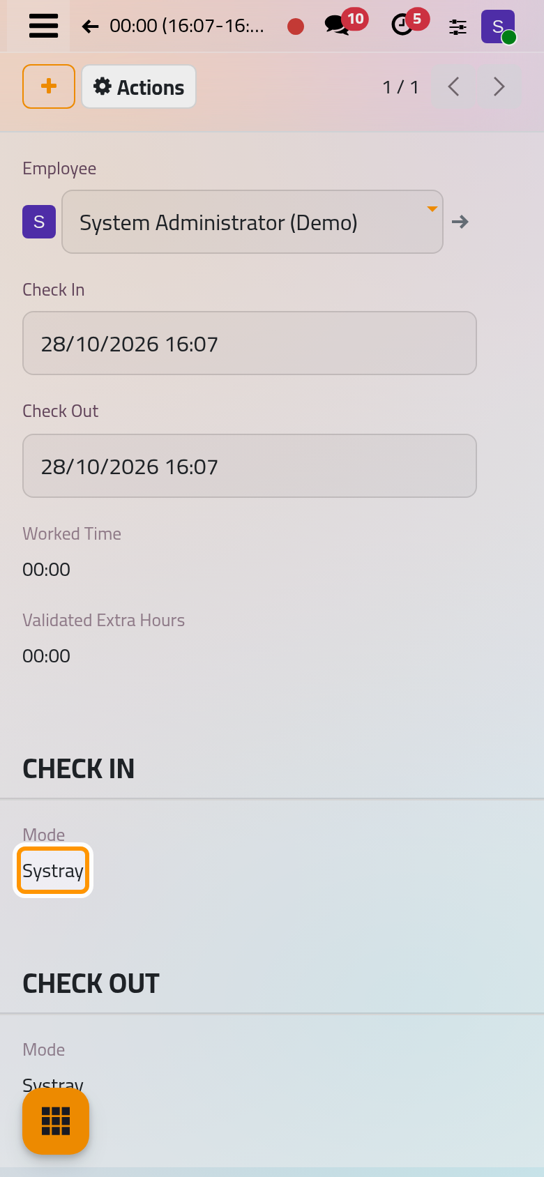 The attendance with its check-in and check-out times, the worked time and the mode Systray.